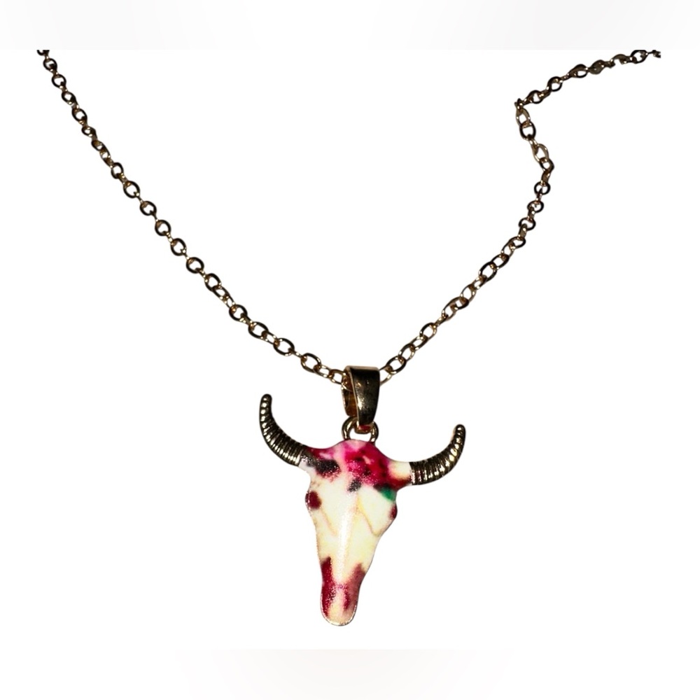 🆕 Women’s cattle skull Necklace